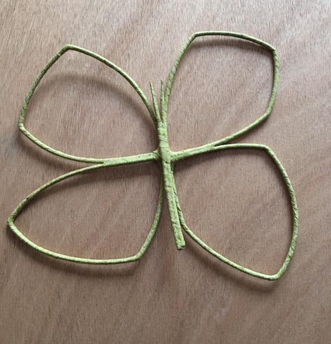 papillon filaire en rotin et papier