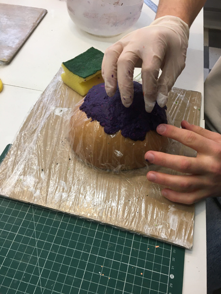 Coupe en pulpe de papier en cours de réalisation