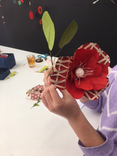 réalisation d'une fleur en papier népalais
